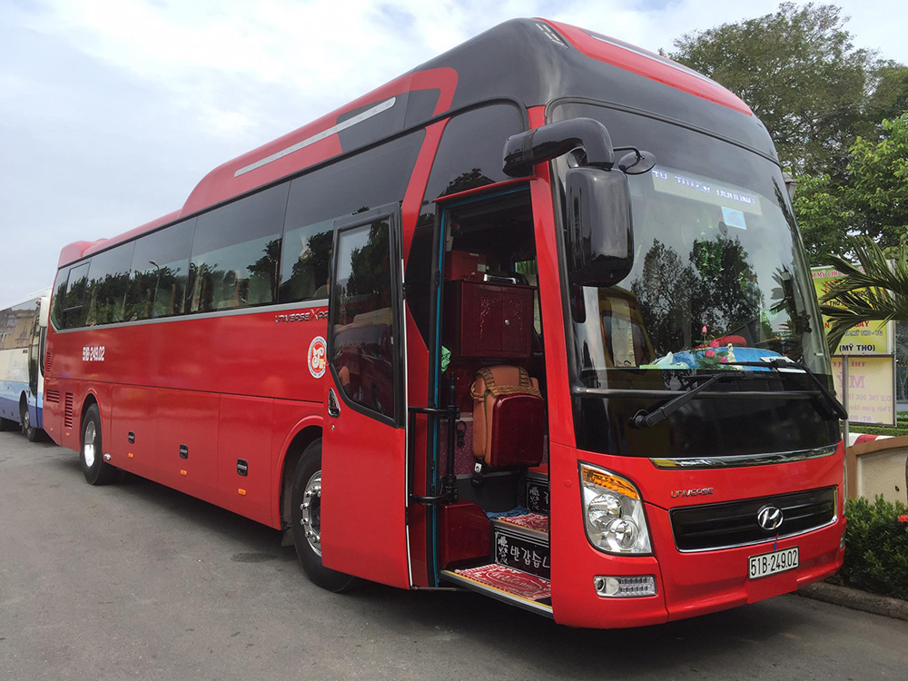 Di chuyển bằng xe khách vừa nhanh chóng, vừa thuận tiện. (Nguồn: Sưu tầm)