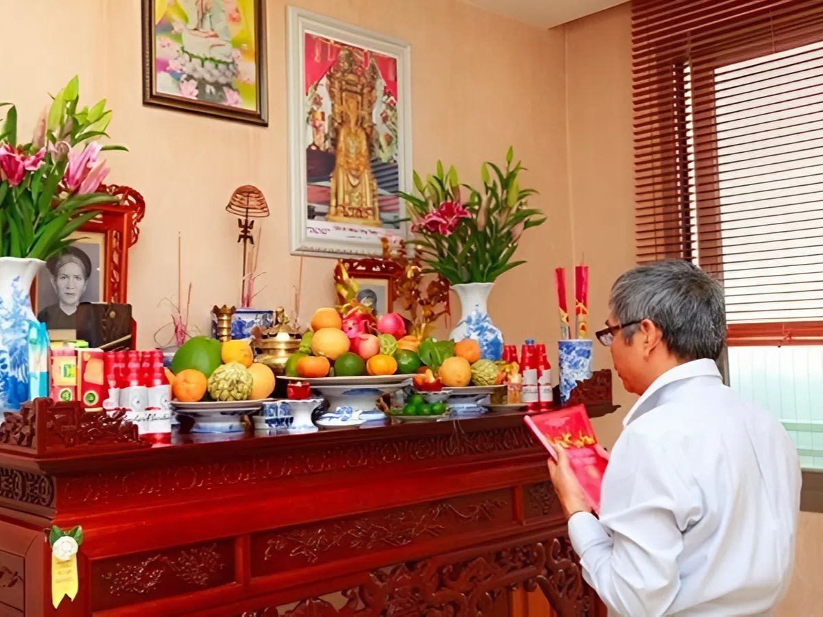 Bát hương thờ Phật là nơi gửi trọn lòng thành kính Tam Bảo. (Nguồn: Sưu tầm)