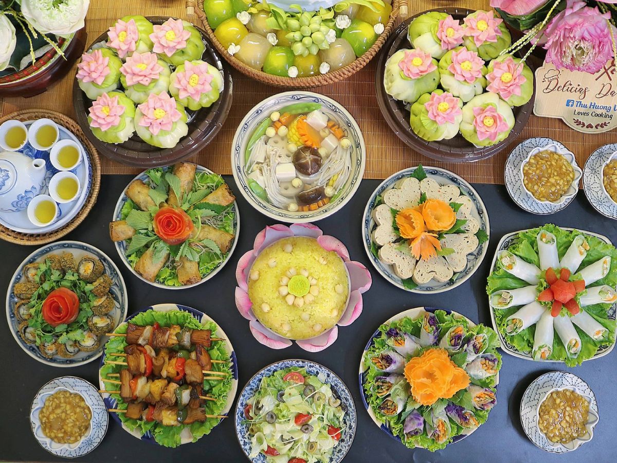Mâm cỗ rằm tháng Bảy là nghi lễ tâm linh quan trọng của người Việt.