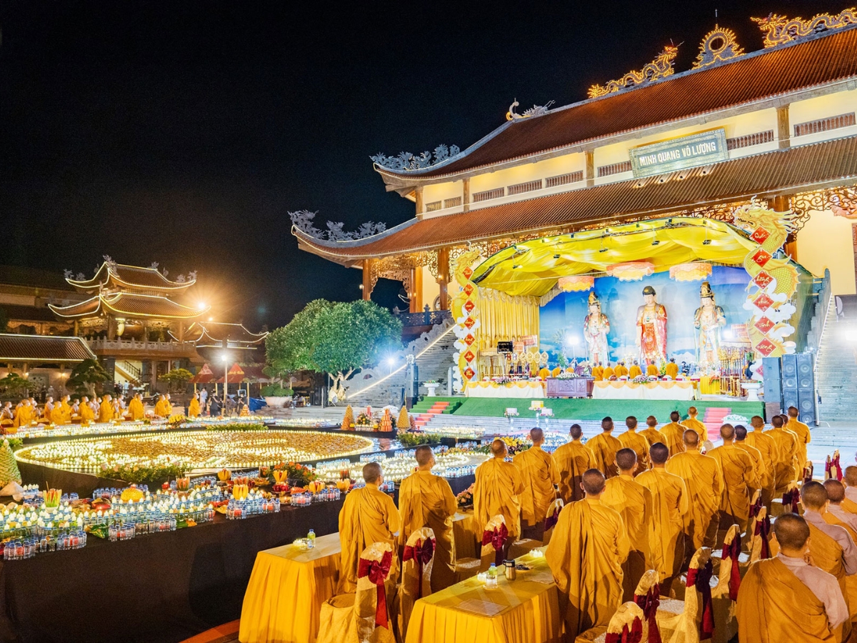 Lễ cầu siêu phả độ gia tiên được hiểu là một nghi lễ tâm linh trong Phật giáo. (Nguồn: Sưu tầm)