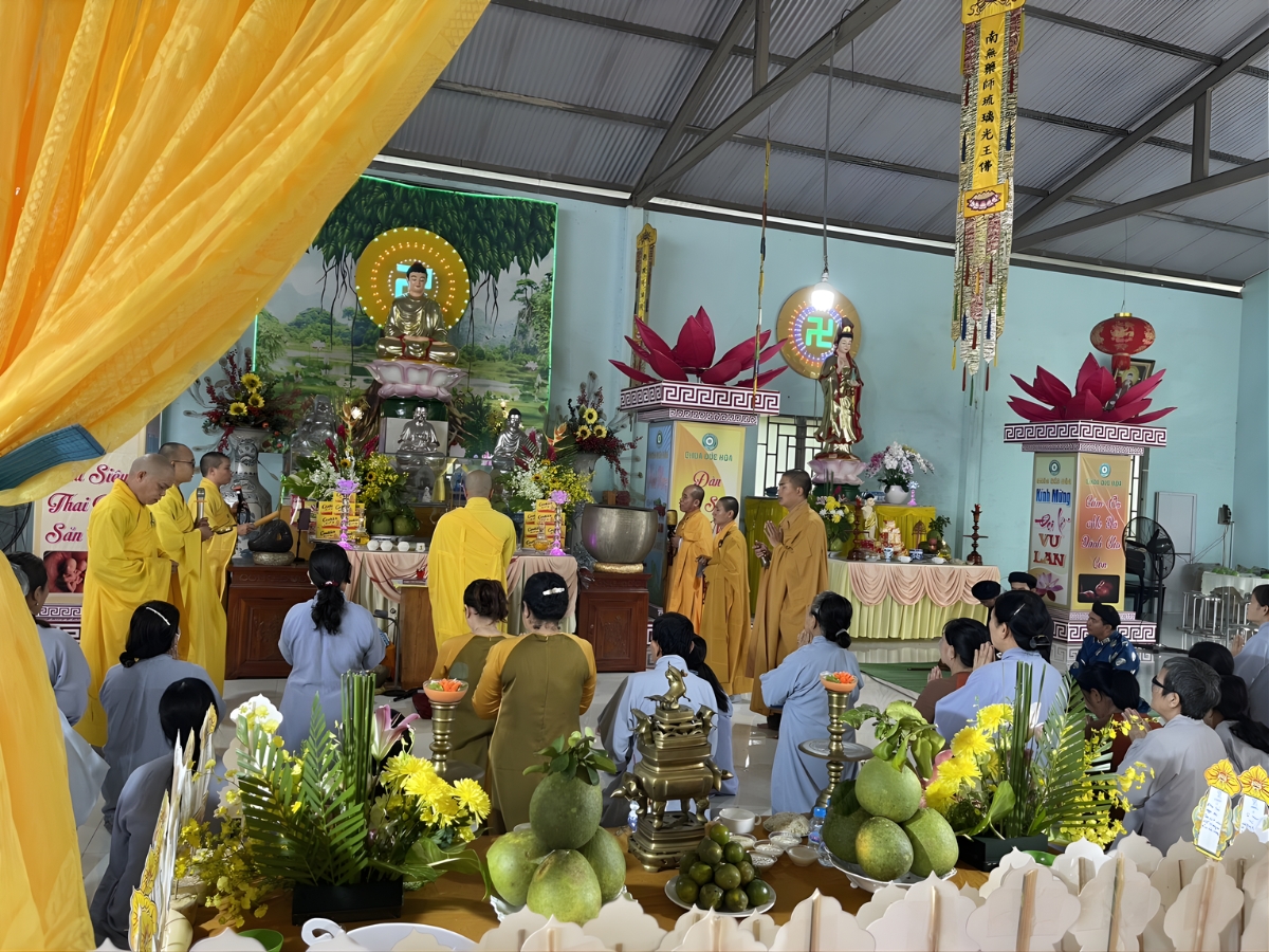 Lễ cầu siêu là nghi thức tâm linh phổ biến trong Phật giáo và tín ngưỡng dân gian Việt Nam. (Nguồn: Sưu tầm)
