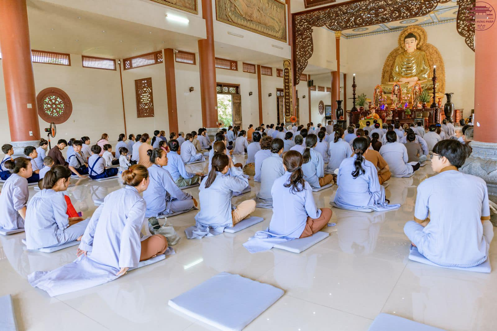Quy y một cách chân thành, năng lượng gia trì từ chư Phật sẽ mang lại phúc báo và hạnh phúc hiện tại. (Nguồn: Sưu tầm)