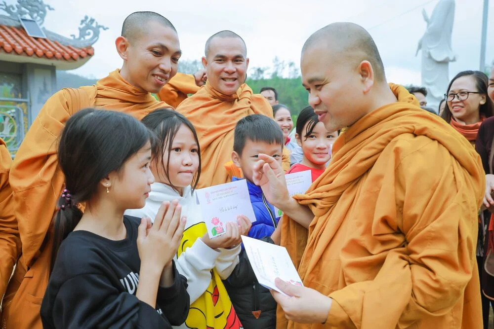 Báo thân nhắc nhở tích lũy công đức trong đời sống 2026. (Nguồn: Sưu tầm)