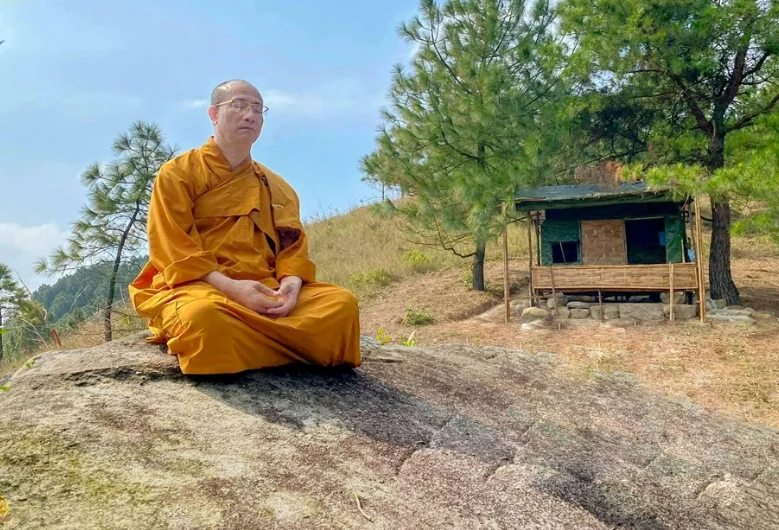 Quán chiếu Tam thân để cân bằng thiền định và hành động. (Nguồn: Sưu tầm)