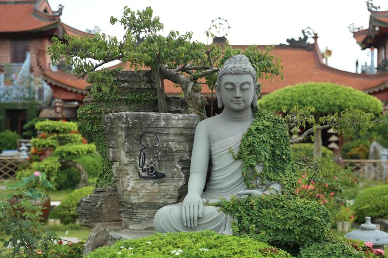 Tịnh độ hiện tiền bắt đầu từ tâm thanh tịnh và chánh niệm. (Nguồn: Sưu tầm)