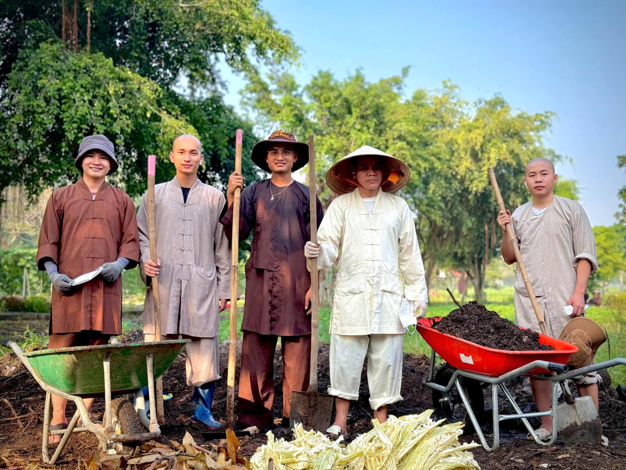 Nhiều chùa Việt Nam duy trì mô hình trồng rau và tăng gia sản xuất. (Nguồn: Sưu tầm)