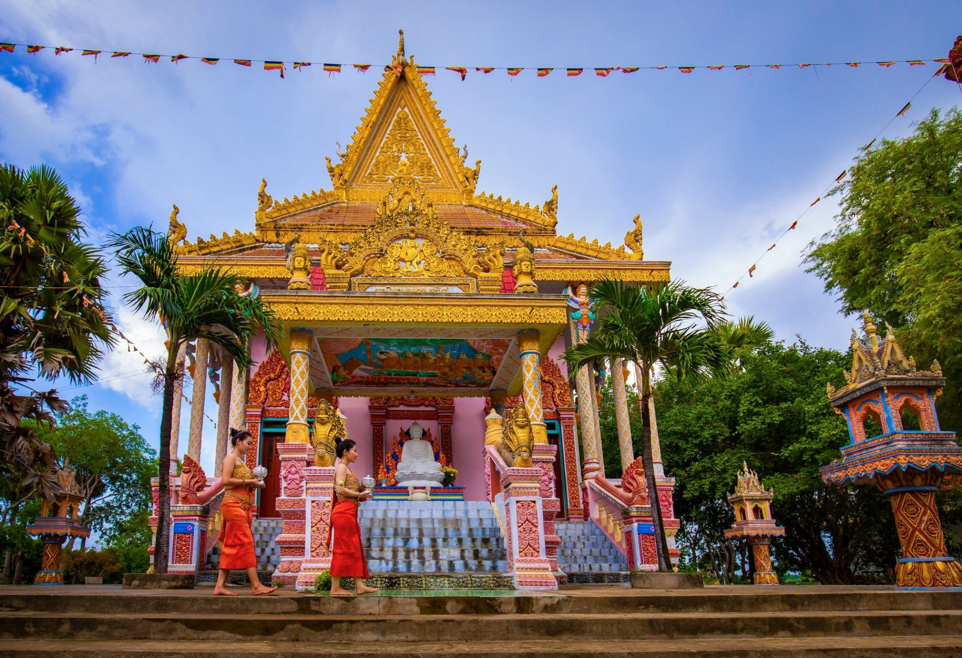 Chùa Khmer Khedol với những tông màu rực rỡ