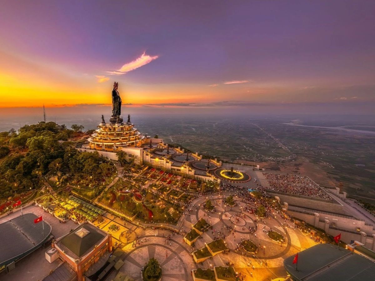 Các công trình tâm linh tại đỉnh Núi Bà Đen đã xác lập kỷ lục về quy mô và chiều cao trong khu vực (Nguồn: Sưu tầm)