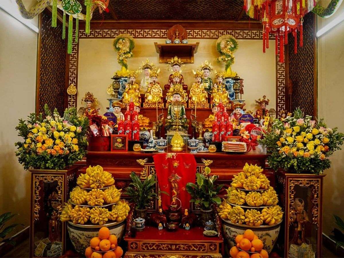 Hệ thống thờ Mẫu trong tín ngưỡng Việt Nam tam phủ gồm Thiên phủ, Nhạc phủ và Thoải phủ (Nguồn: Sưu tầm)