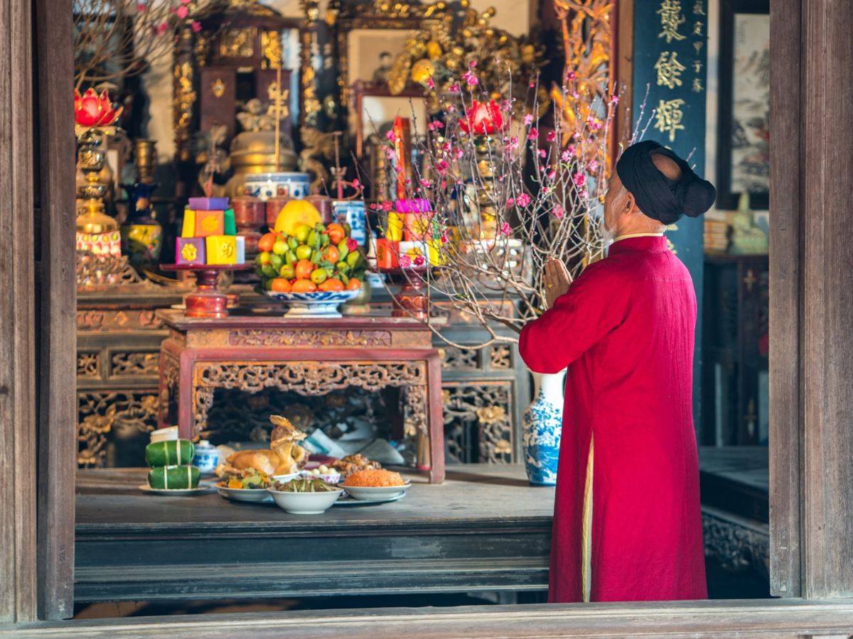 Nghi lễ thờ cúng tổ tiên trong các dịp quan trọng giỗ, Tết và thanh minh (Nguồn: Sưu tầm)