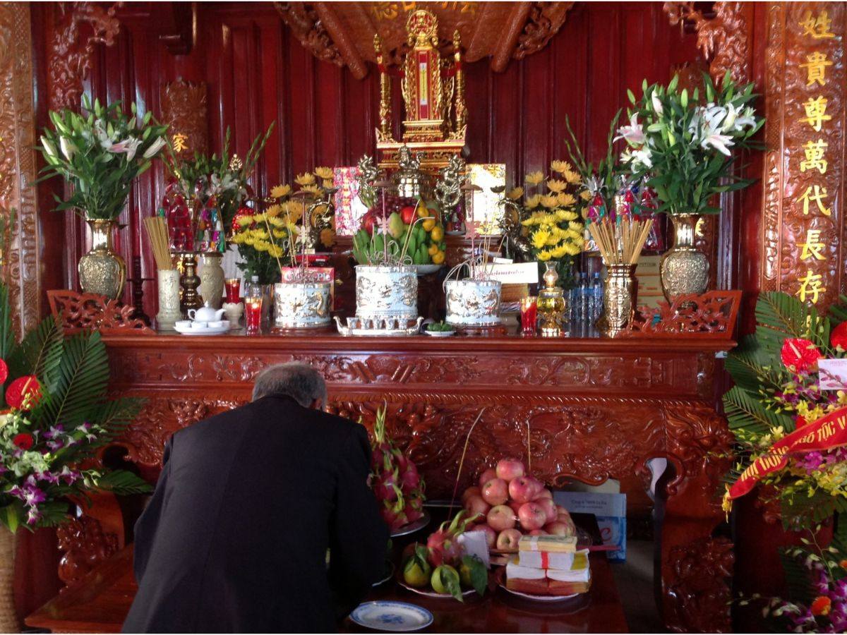 Nghi lễ thờ cúng tổ tiên là biểu hiện của lòng hiếu thảo đạo đức cốt lõi văn hóa Việt Nam (Nguồn: Sưu tầm)