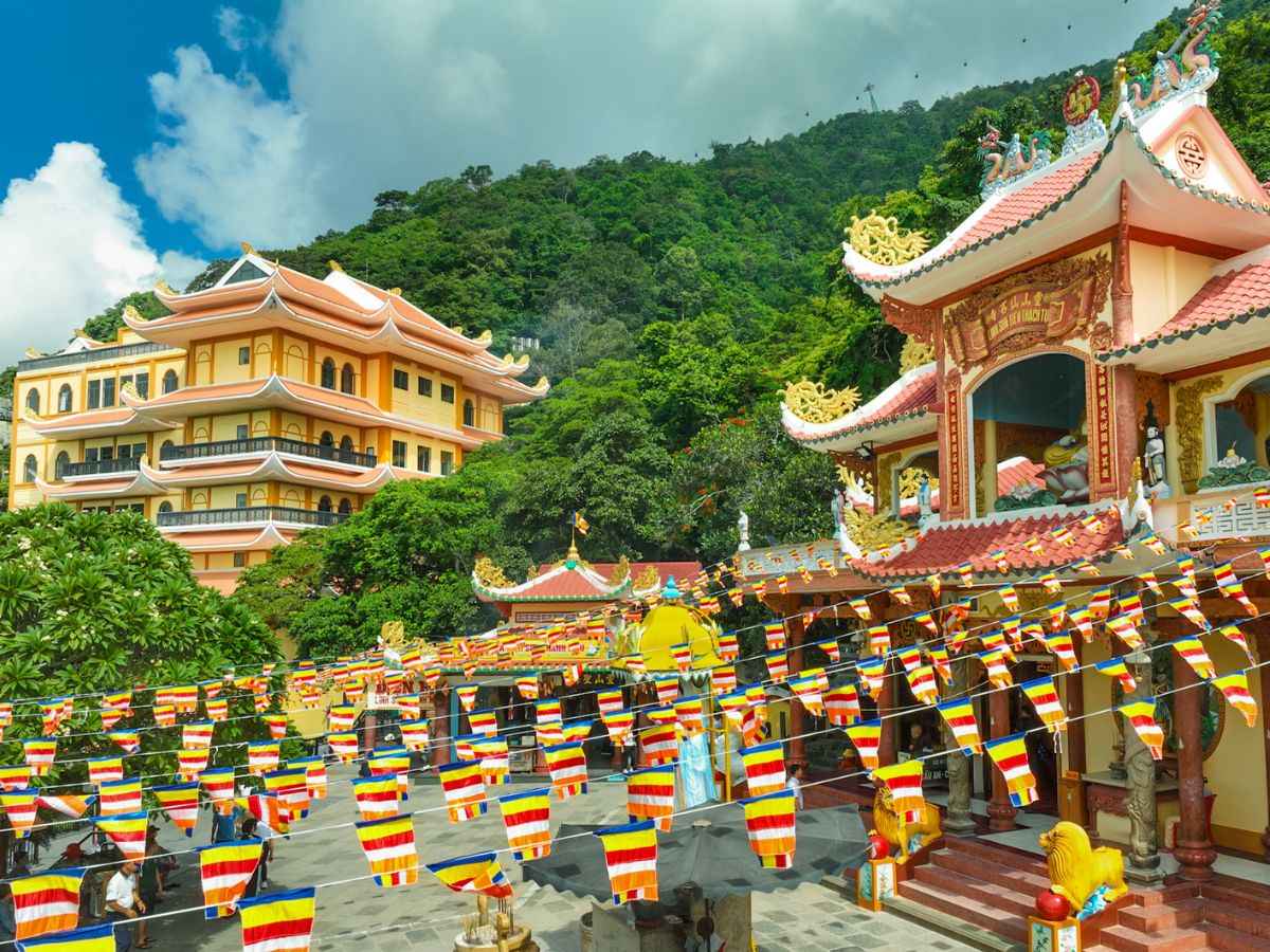 Chùa Bà là quần thể chùa tâm linh tại núi Bà Đen. (Nguồn: Sưu tầm)