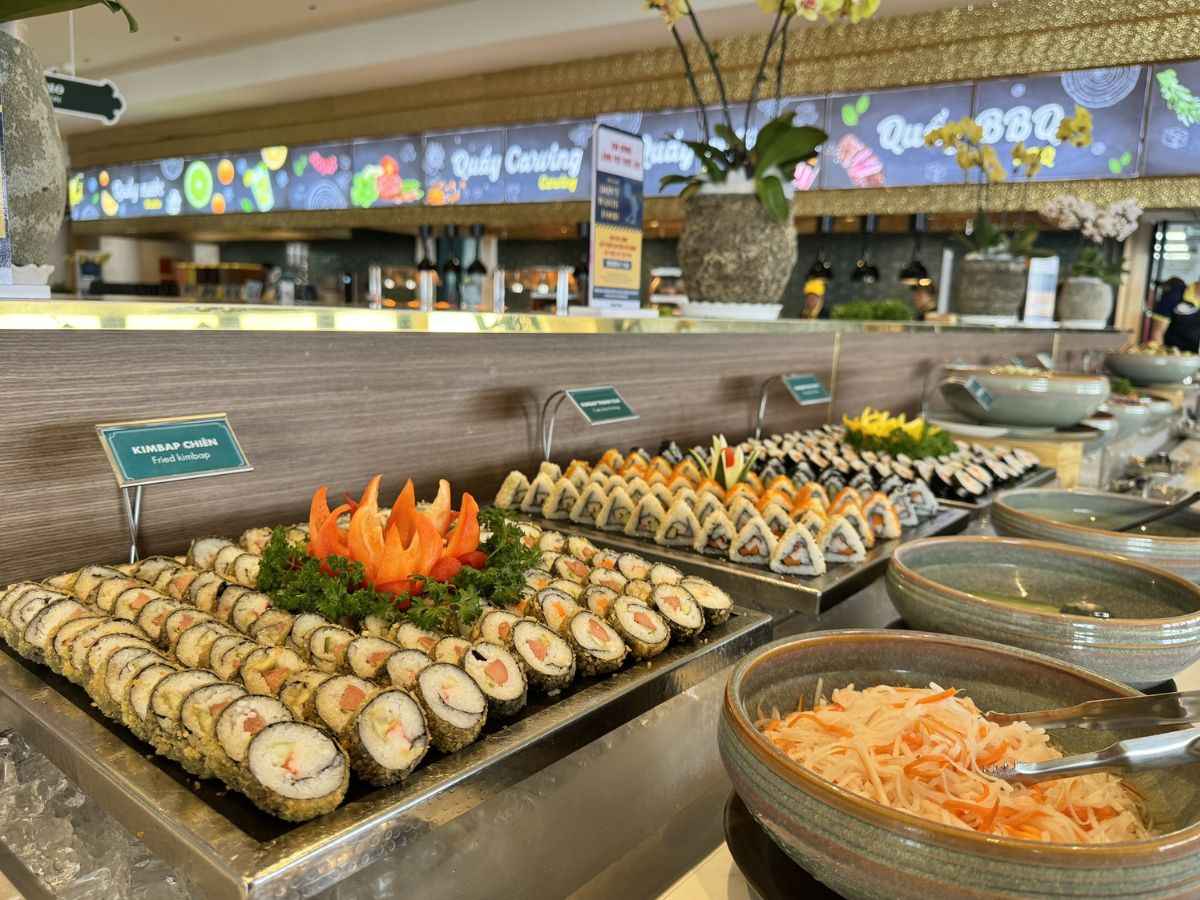 Trải nghiệm buffet tại nhà hàng Vân Sơn. (Nguồn: Sưu tầm)