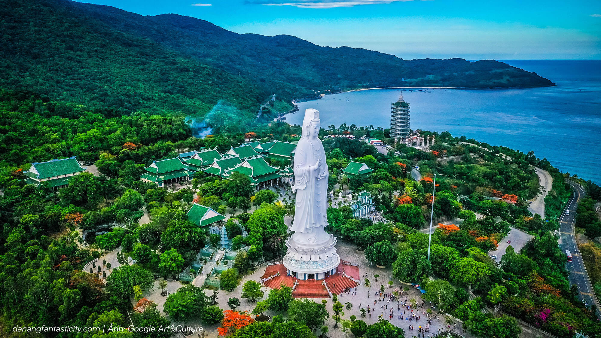 Chùa Linh Ứng có tượng Phật Quan Âm cao 67m. (Nguồn: Sưu tầm)