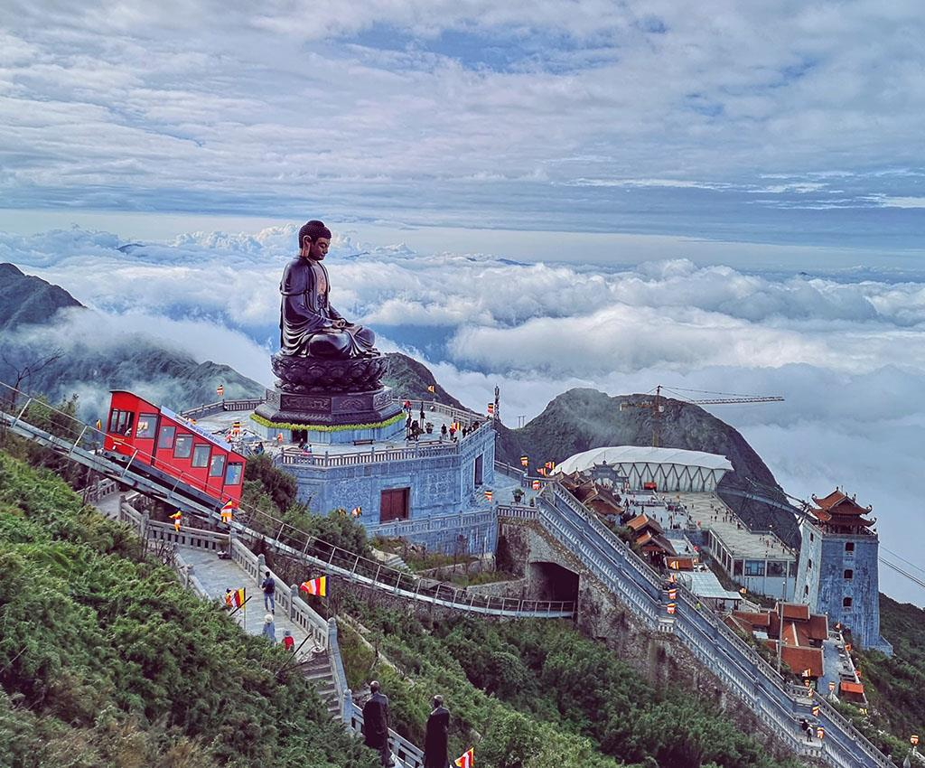 Quần thể tâm linh giữa mây ngàn tại Sun World Fansipan. (Sưu tầm)