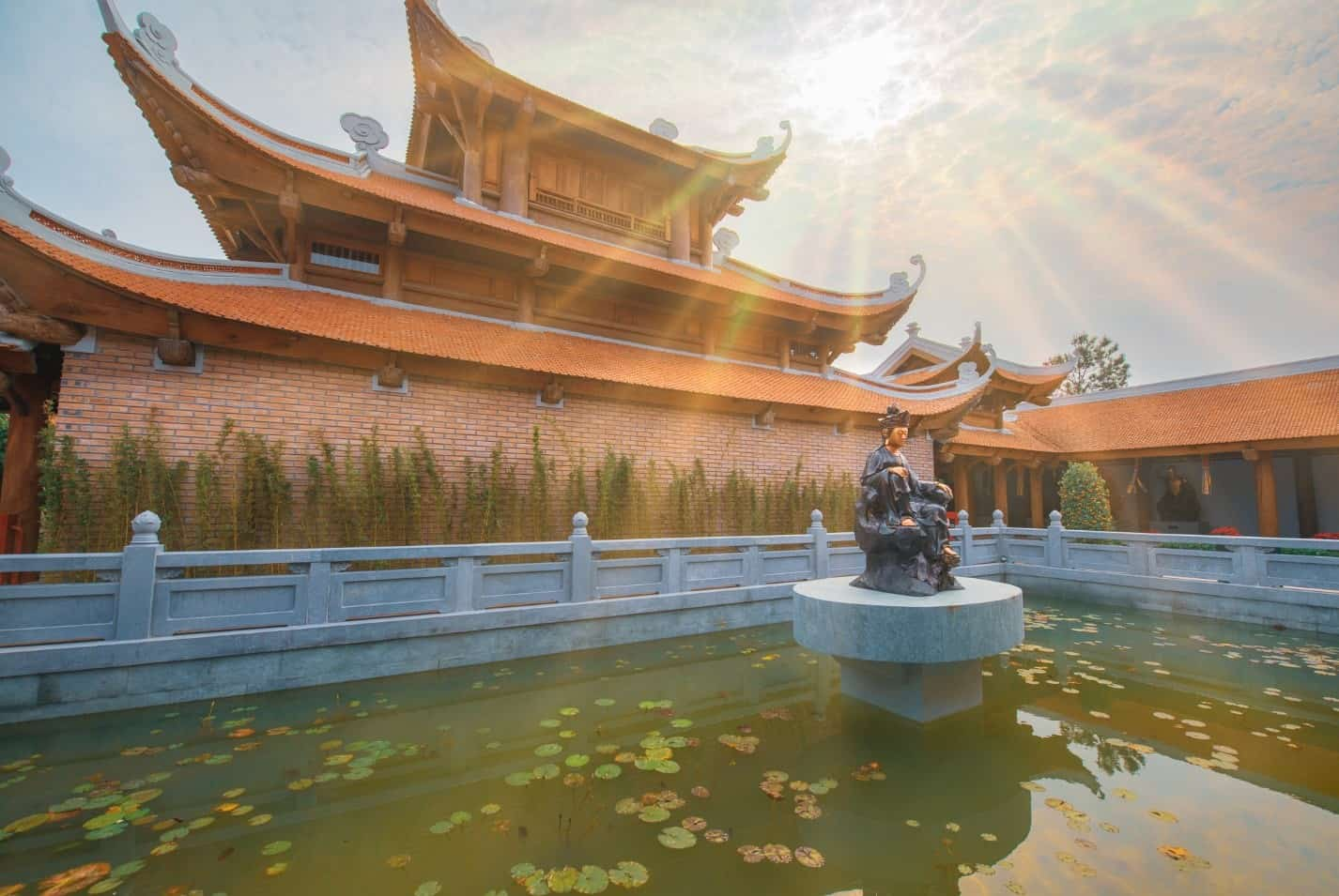 Không gian thanh tịnh tại Bảo Hải Linh Thông Tự mang đến cảm giác chiêm bái tĩnh tại, tỉnh thức. (Nguồn: Sưu tầm)