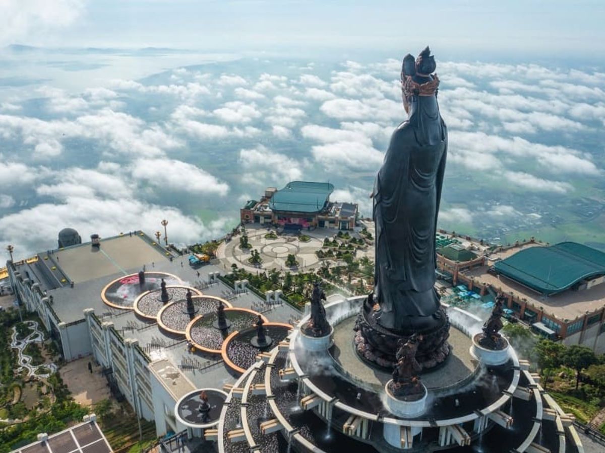 Mỗi kết ấn và hình ảnh tượng phật trên núi Bà Đen mang đến sự tĩnh tại và ý nghĩa riêng. (Nguồn: Sưu tầm)