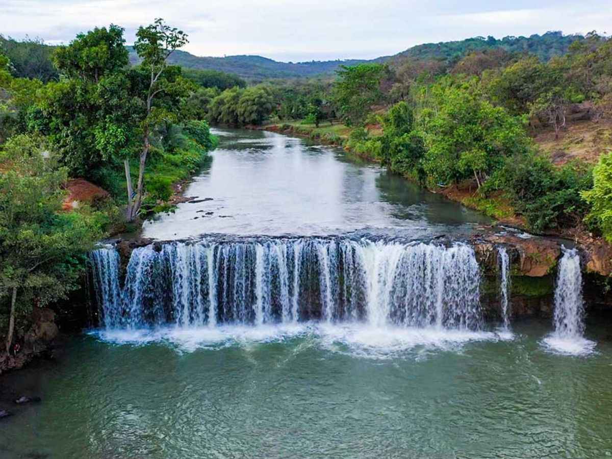 Thác nước giữa rừng Bù Gia Mập, điểm dừng mát lành khi trekking.