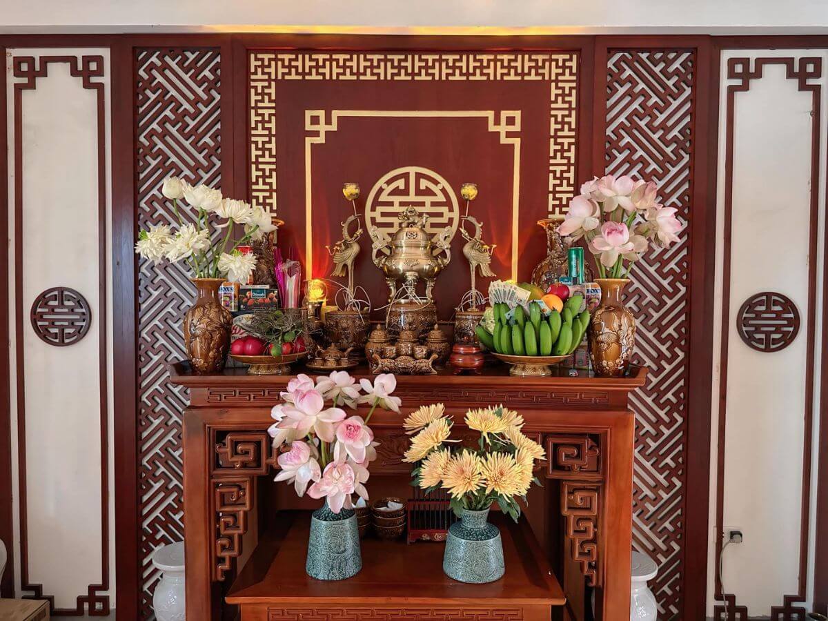 Cách sắp xếp bàn thờ Phật tại gia đúng nhất chính là sự phản chiếu của tâm người thờ (Nguồn: Sưu tầm)