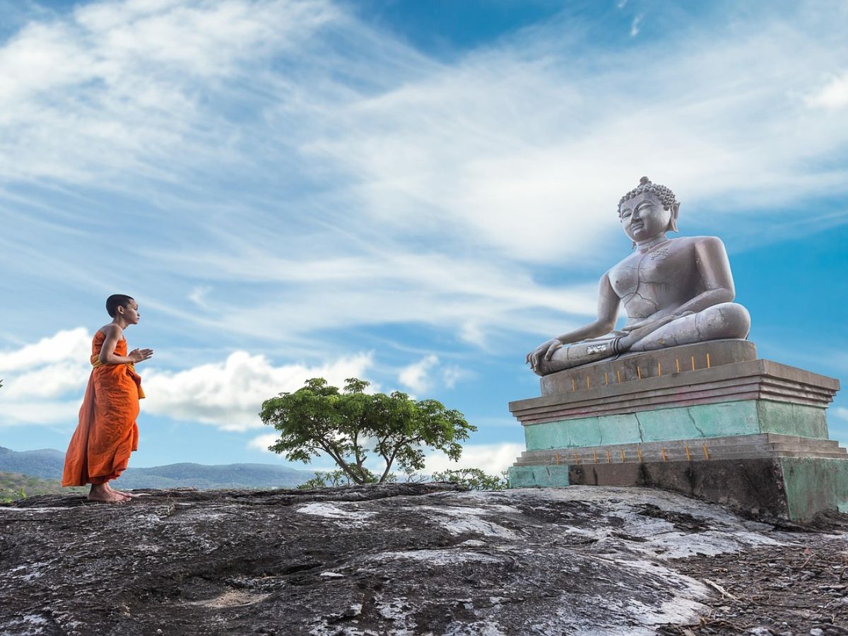 Tụng kinh chỉ thực sự có ý nghĩa khi đi đôi với sự thực hành chánh pháp trong đời sống (nguồn: sưu tầm)&nbsp;