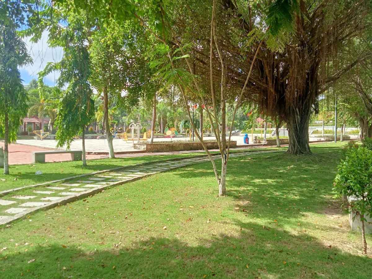 Khu vực nghỉ ngơi và đi dạo tại công viên Xuân Hồng. (Nguồn: Sưu tầm)&nbsp;