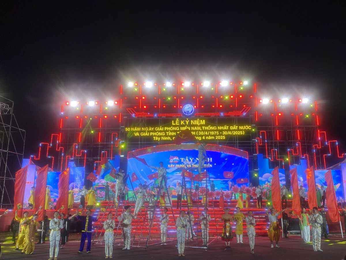 Công viên Xuân Hồng với ánh đèn và không khí nhộn nhịp vào các ngày lễ hội. (Nguồn: Sưu tầm)&nbsp;