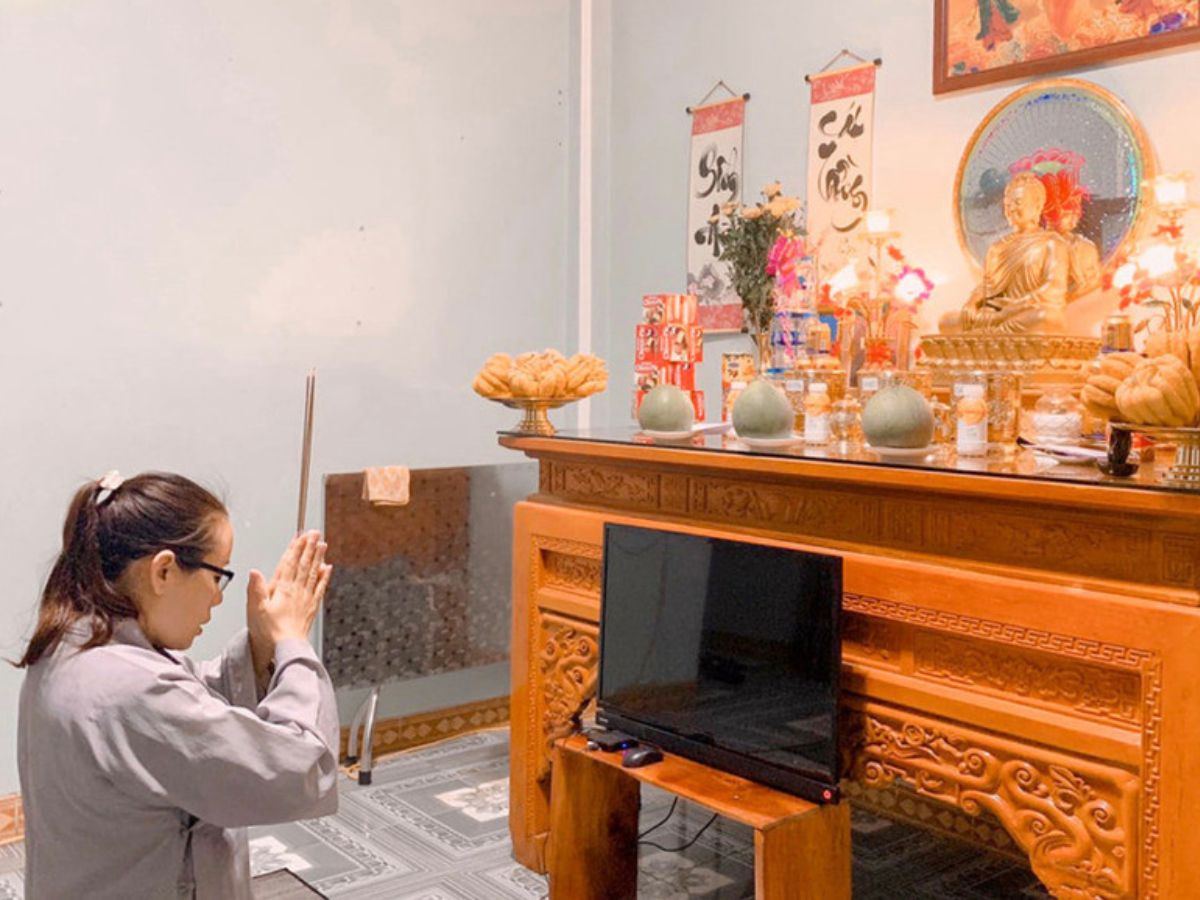 Nghi lễ cầu siêu trang nghiêm tại nhà thường đơn giản. (Nguồn: Sưu tầm)&nbsp;