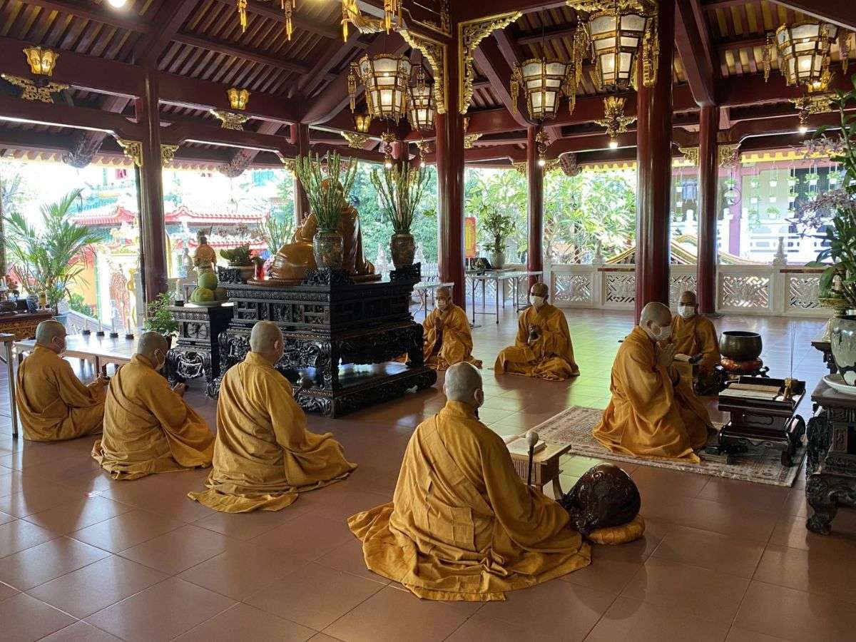 Thành tâm cầu siêu giúp hồi hướng công đức an lành. (Nguồn: Sưu tầm)