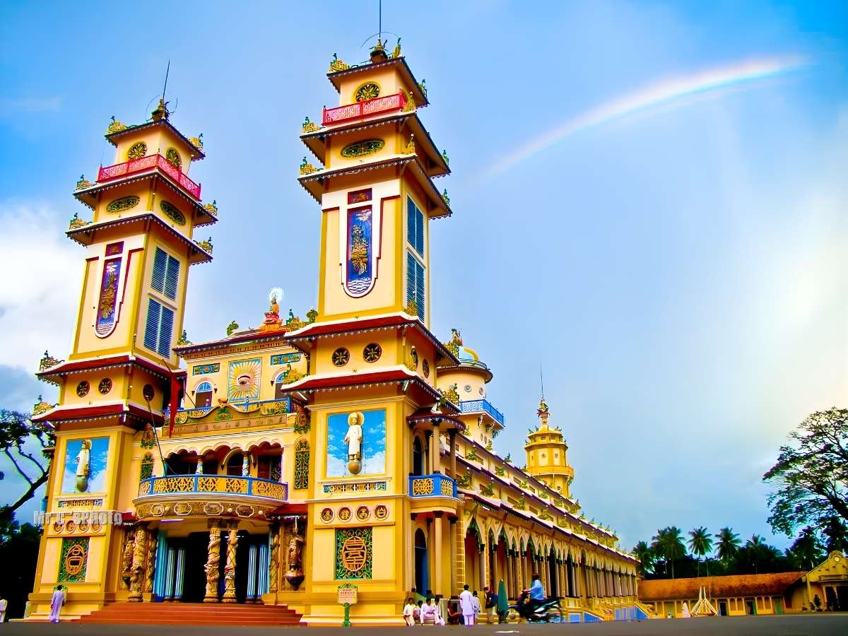 Toàn cảnh kiến trúc nhiều màu sắc của Tòa Thánh Cao Đài Tây Ninh. (Nguồn: Sưu tầm)