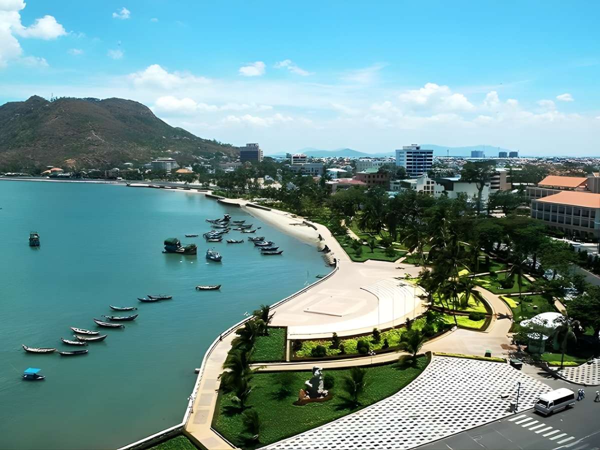 Bãi biển Vũng Tàu với bờ cát dài và khung cảnh biển đêm yên tĩnh trong dịp Trung Thu. (Nguồn: Sưu tầm)