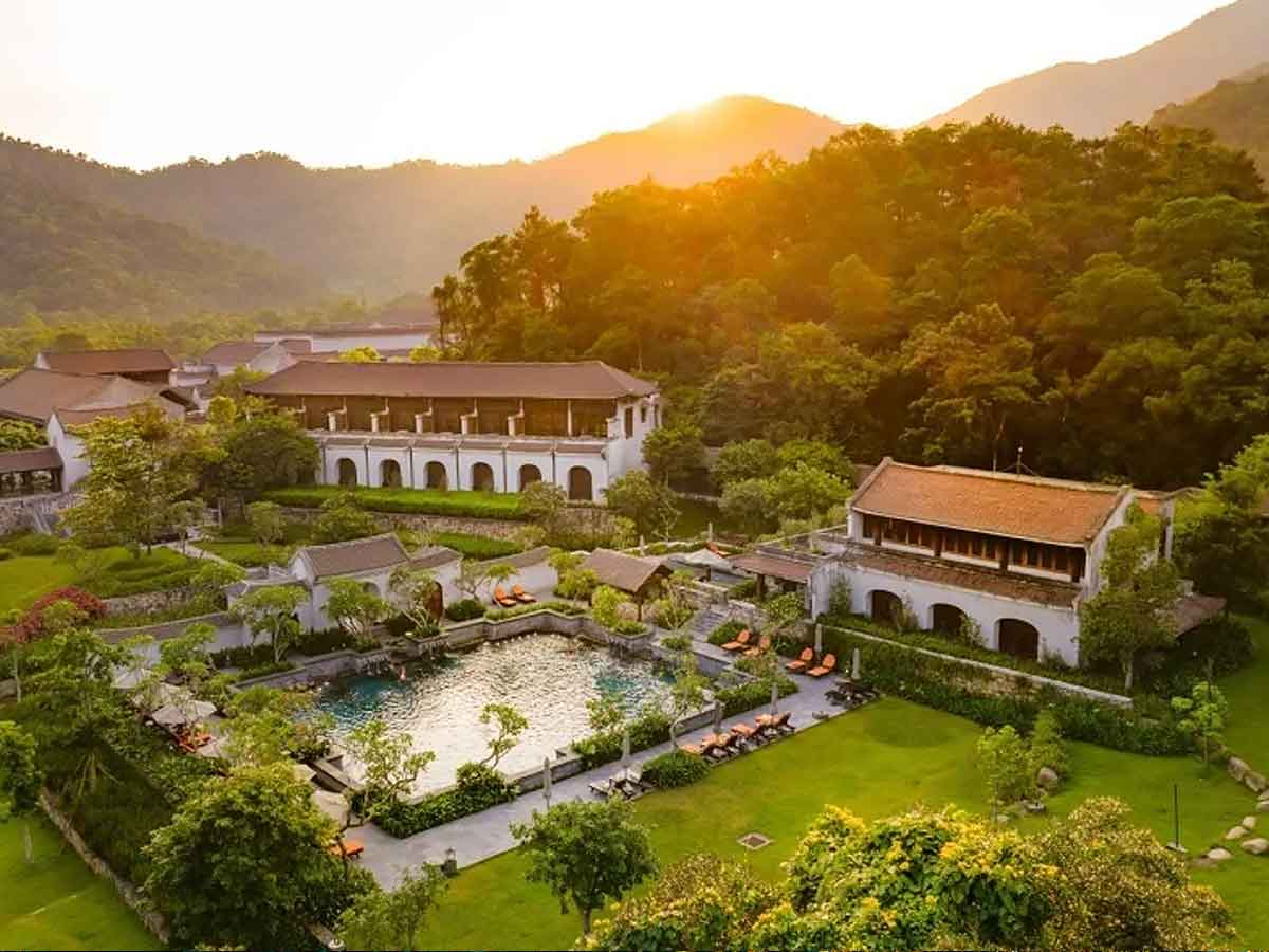 Kiểm tra kỹ giá phòng khách sạn, dịch vụ lưu trú, vé vào cổng tham quan là điều cần lưu tâm. (Nguồn: Sưu tầm)