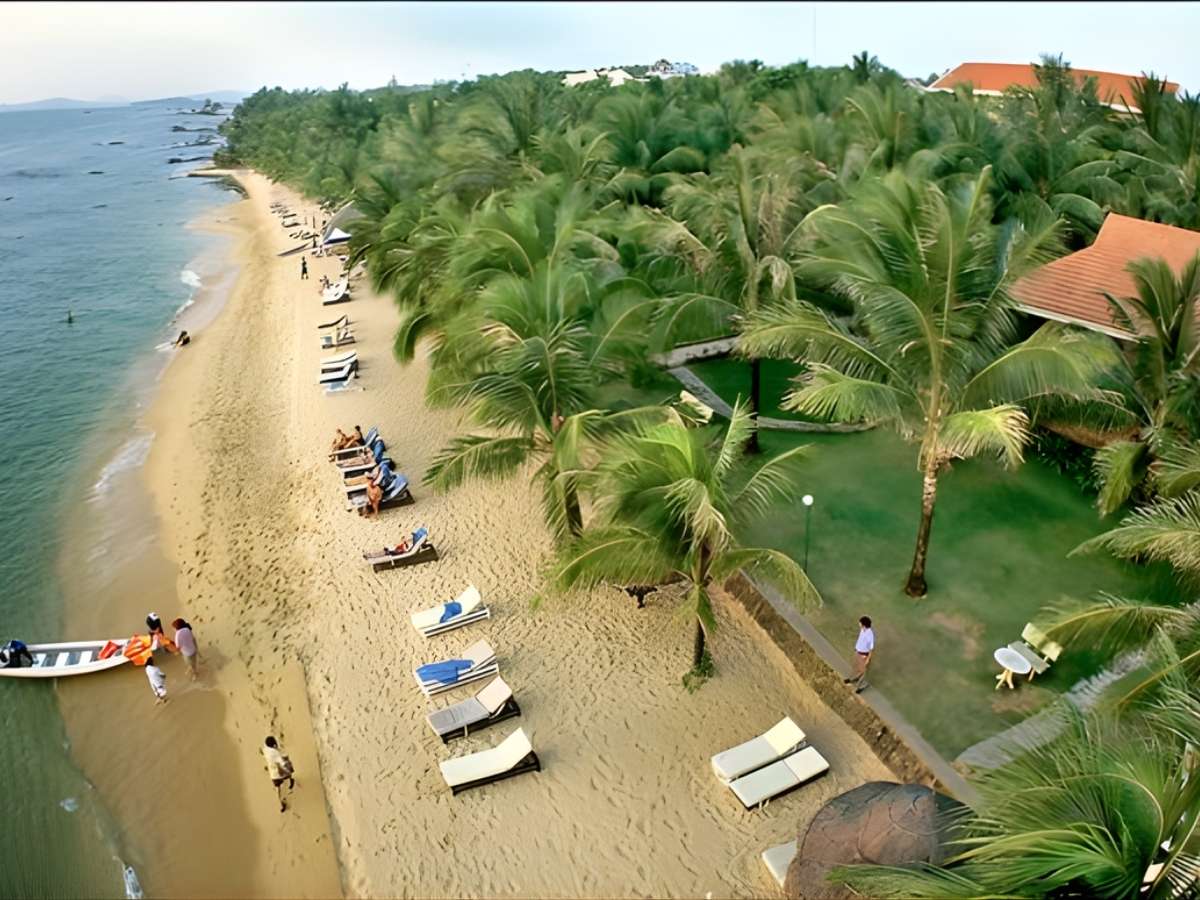 Bãi Sau Vũng Tàu với bờ cát dài dọc đường Thùy Vân và không gian biển rộng. (Nguồn: Sưu tầm)