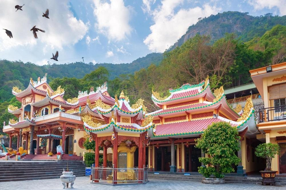 Chùa Bà tại Núi Bà Đen
