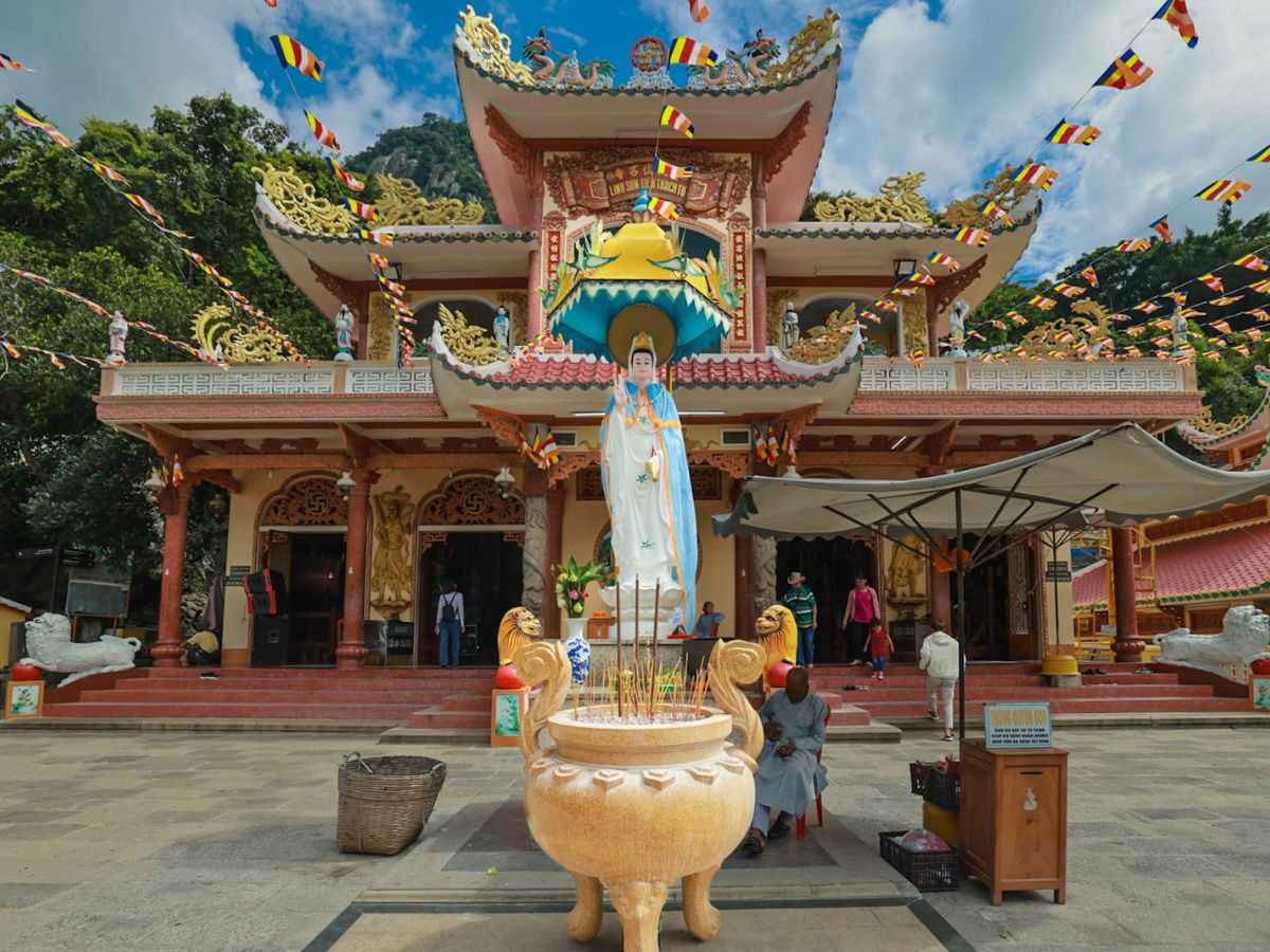 Điện Bà Linh Sơn Thánh Mẫu là điểm chiêm bái linh thiêng ở Núi Bà Đen.