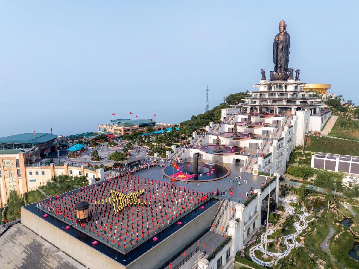 Quần thể tâm linh Núi Bà Đen trong không khí lễ hội trang nghiêm