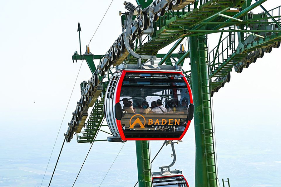 Sun World Ba Den Mountain sở hữu dàn cáp treo hiện đại đầy ấn tượng.