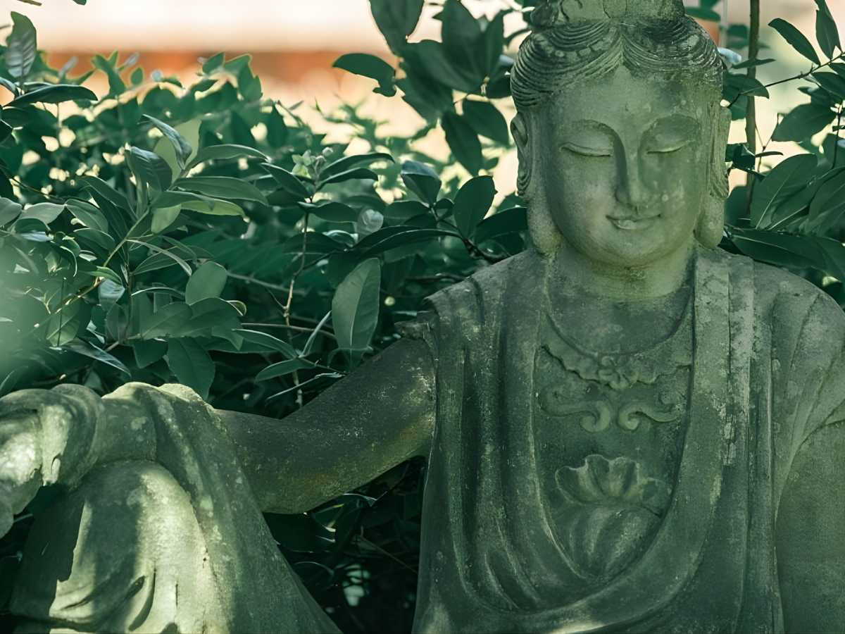 Tứ diệu đế là giáo lý nền tảng được Đức Phật Thích Ca Mâu Ni giảng dạy trong bài kinh đầu tiên