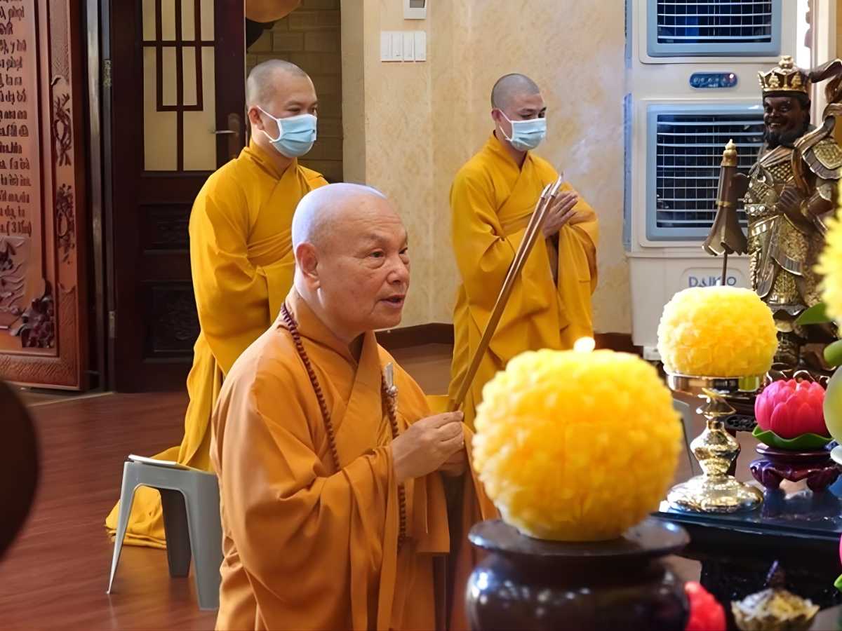 Khi muốn tâm an thì có thể tụng Kinh Phổ Môn, Kinh A Di Đà và Kinh Dược Sư