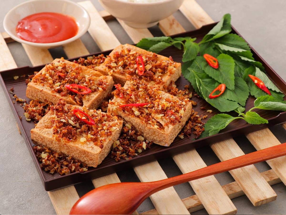 A vegetarian diet can help limit saturated fat and reduce blood cholesterol levels.