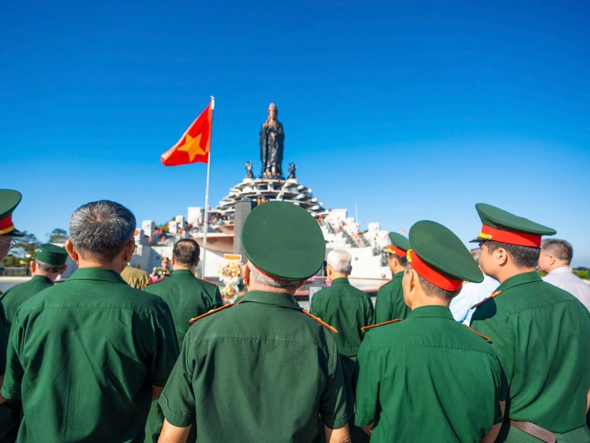Ghi nhận công ơn của thế hệ đi trước.