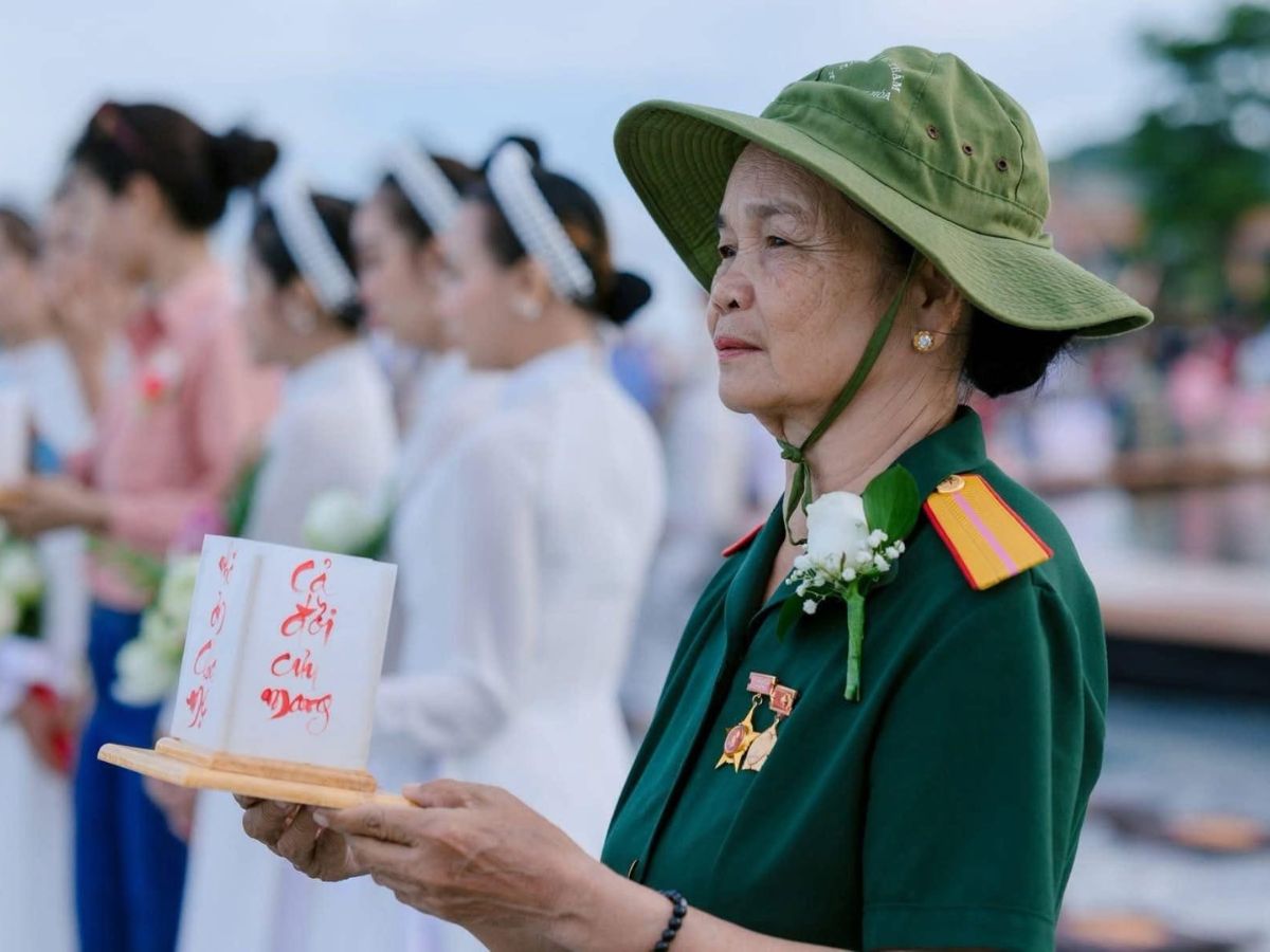 Gắn kết tình cảm con người bằng lòng biết ơn.