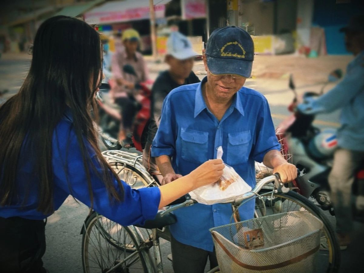 Tử tế với chính mình và trao đi bền vững hơn.
