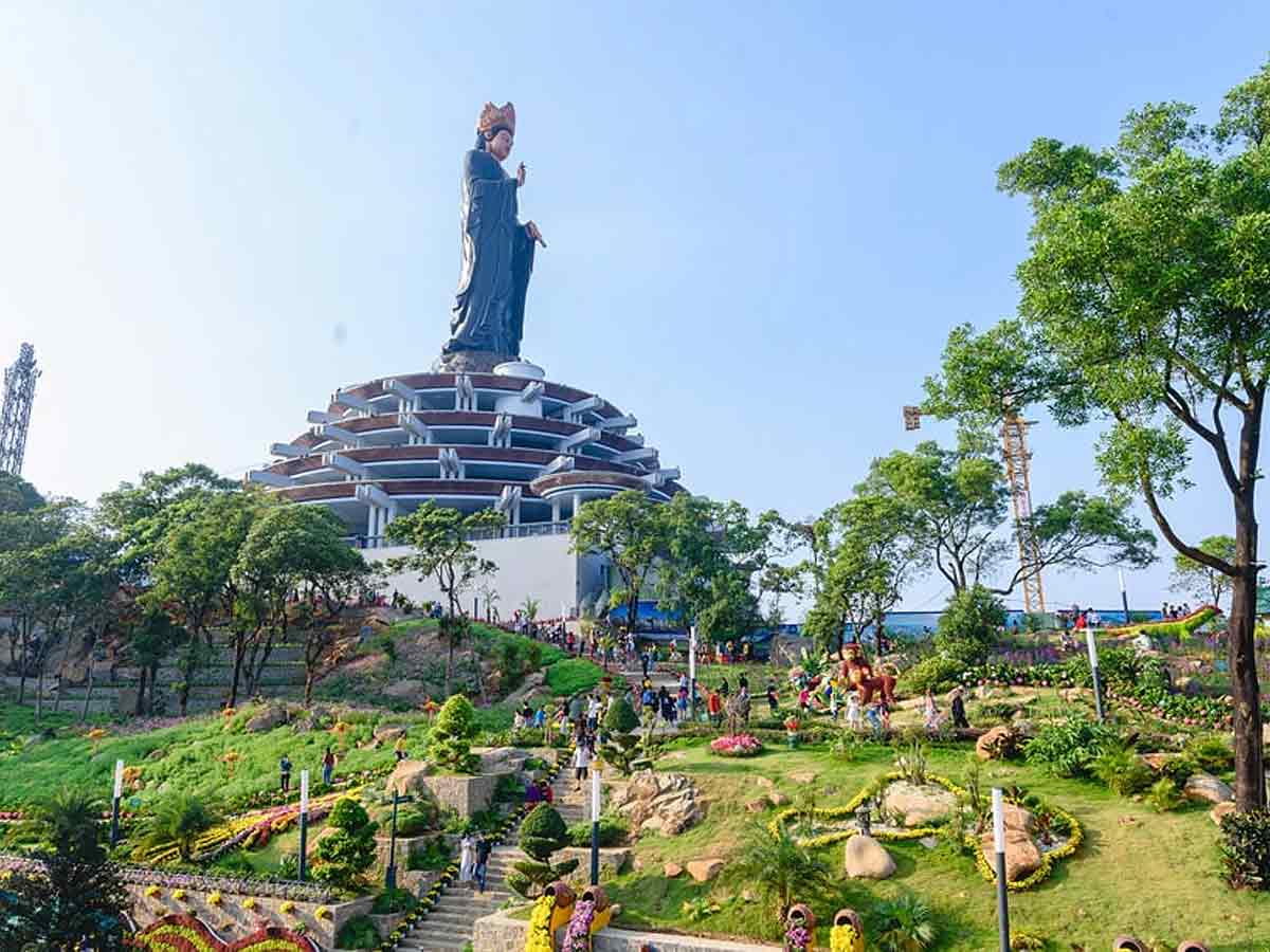 Du lịch Tây Ninh đang được nhiều cặp đôi yêu thích vì không gian kết hợp hài hòa thiên nhiên và yếu tố tâm lin