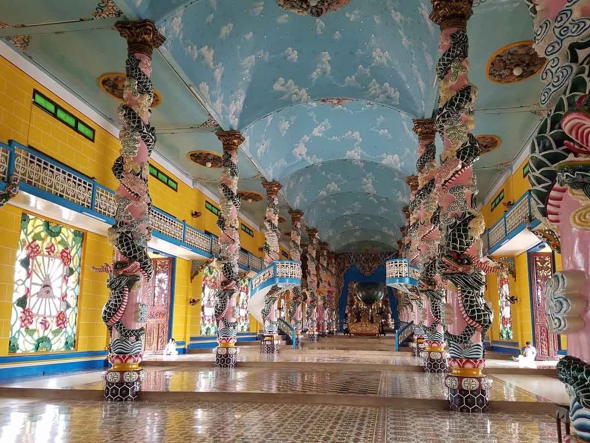 Tòa Thánh Cao Đài là không gian tôn giáo trang nghiêm và tìm hiểu về tín ngưỡng của đạo Cao Đài