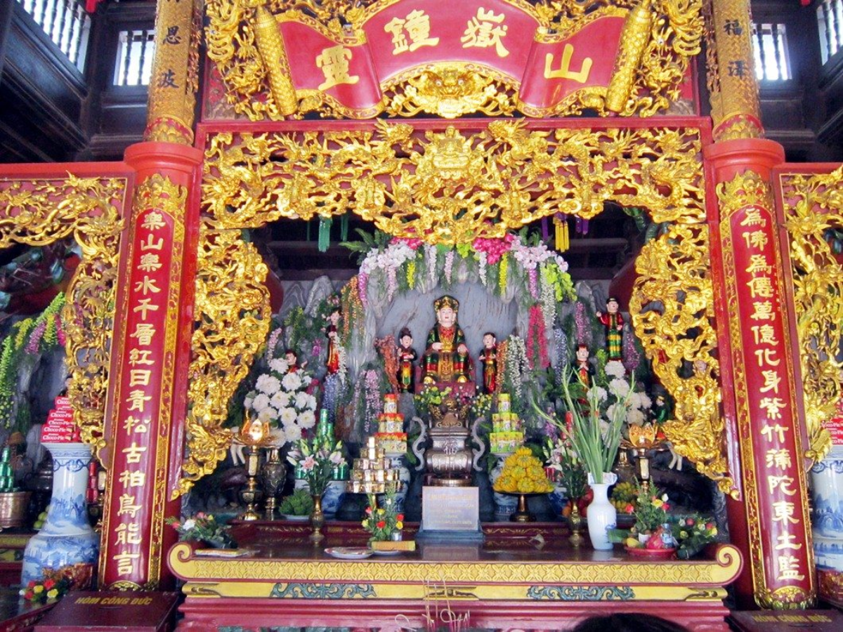 Không gian tín ngưỡng thờ Mẫu tại một phủ ở miền Bắc