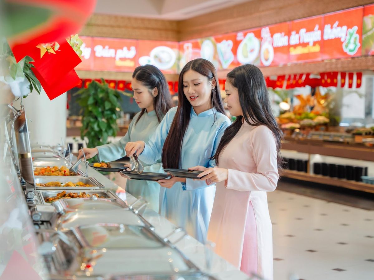Nhà hàng Buffet Vân Sơn là lựa chọn thuận tiện để dùng bữa trưa