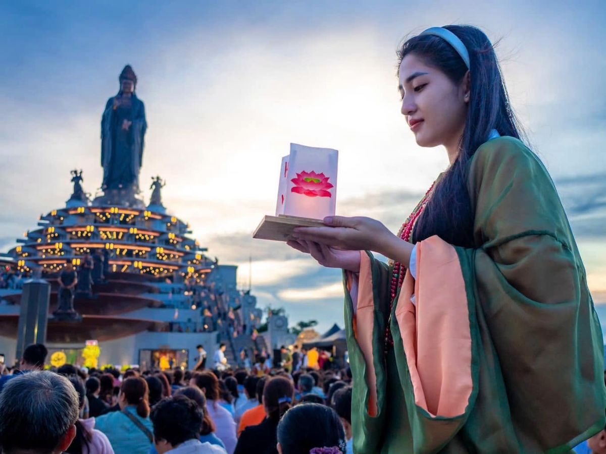 Khám phá không gian tâm linh Núi Bà Đen trở nên đặc biệt với hành trình tham quan 3 tôn tượng Phật kỳ vĩ.