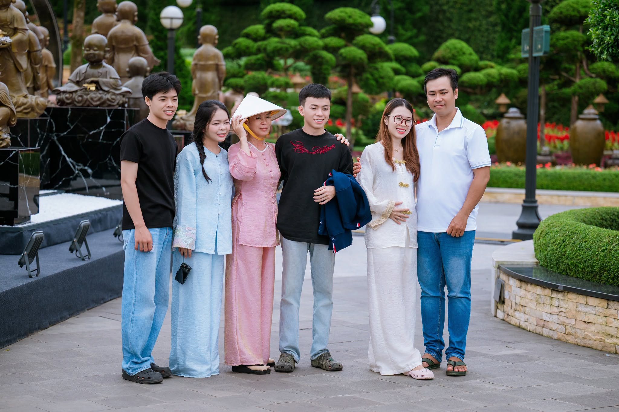 Núi Bà Đen tiếp tục khẳng định sức hút với hàng triệu lượt khách đến tham quan, chiêm bái và trải nghiệm trong năm 2026