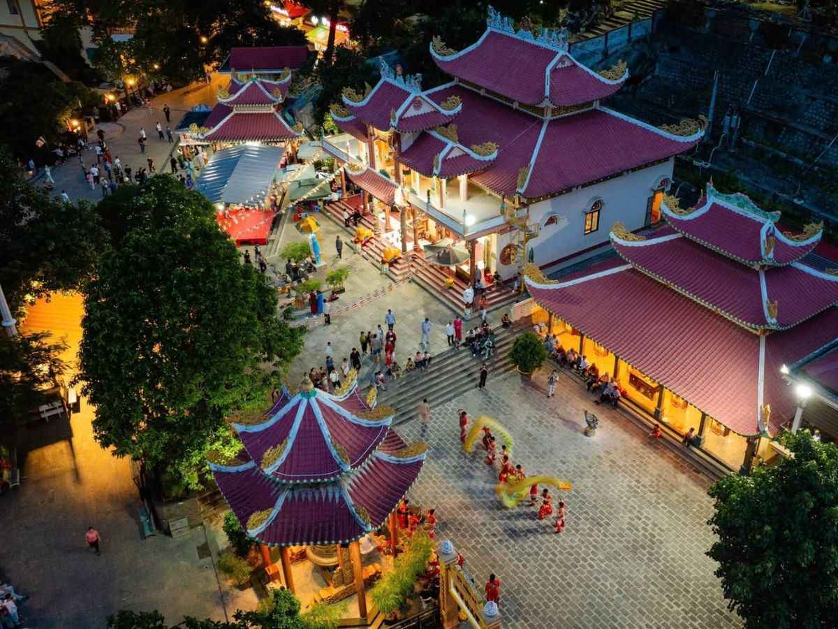 Quần thể chùa Bà rực sáng trong hành trình chiêm bái trên Núi Bà Đen