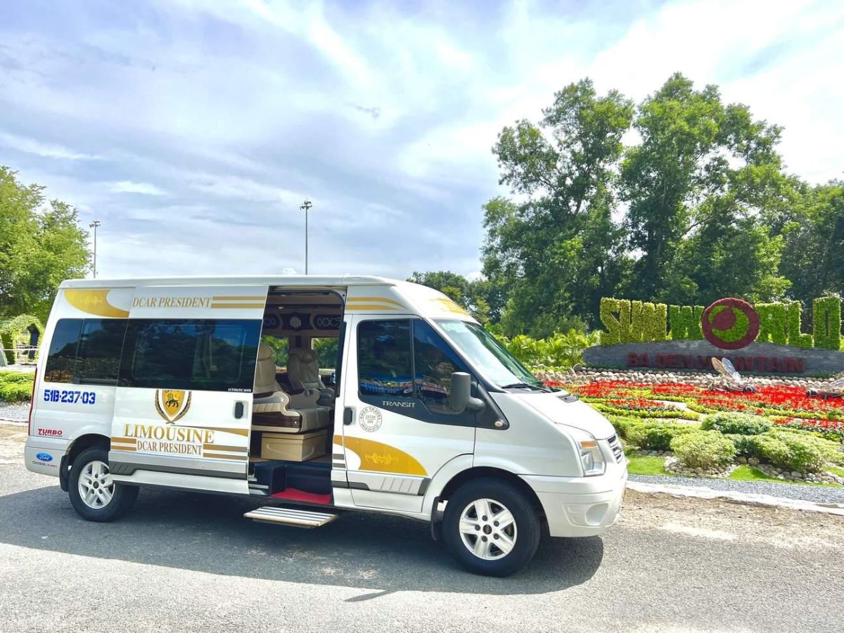 Xe limousine là lựa chọn thuận tiện cho hành trình đến Tây Ninh.